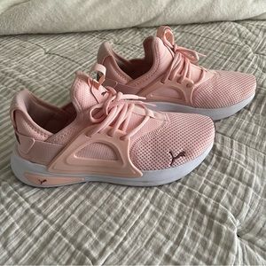PUMA tennis shoes